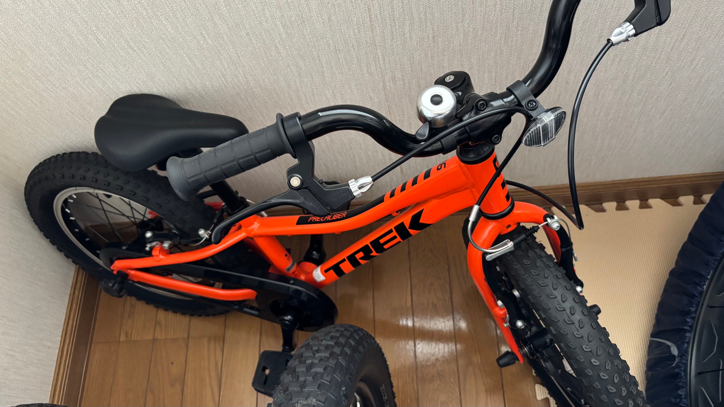 【手渡し】TREK　PRECALIBER 16　オレンジ　2022年 TREK Precaliber 16 2022年モデル